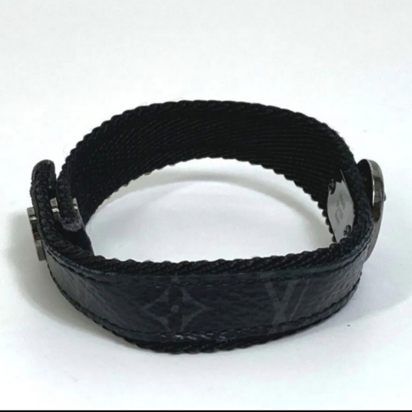 LOUIS VUITTON REVERSABLE BRACELET ON SIDE CLASSIC LV 🤎 PATTERN OTHER SIDE RED ❤ - Picture 5 of 6